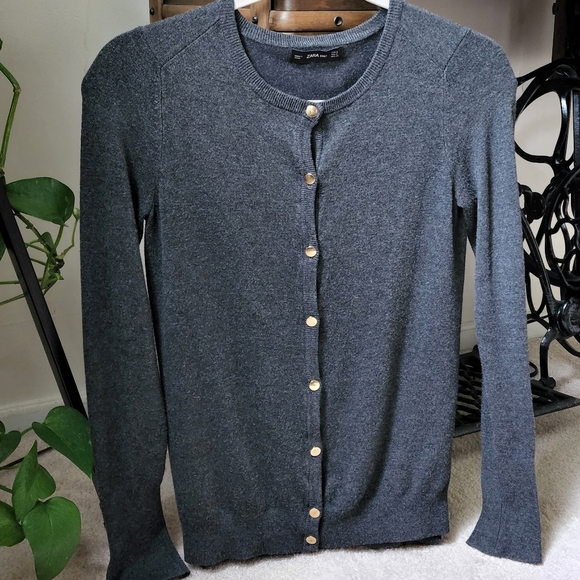 Zara Sweaters - Women's Zara knit cardigan